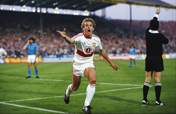 Jurgen Klinsmann marca ao Napoli na final da Taa UEFA 1989