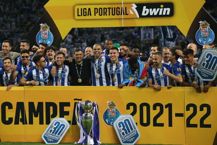 Liga BWIN: A entrega do troféu ao FC Porto