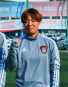 Momoko Henmi (JPN)