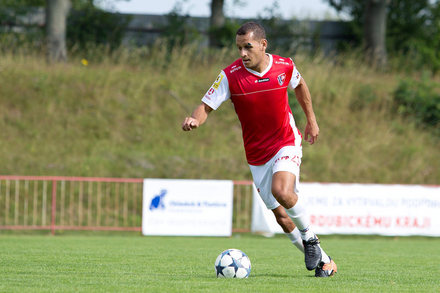 Alwin Komolong (PNG)