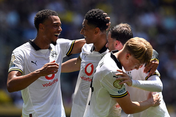 Il Borussia spaventa, ma vince in una partita da sette gol