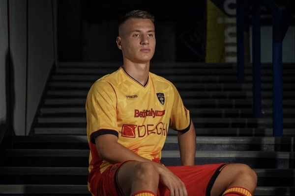 La promessa del AC Milan, Francesco Camarda, passa al Lecce in prestito