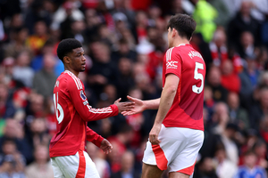 Dibu Martnez viene espulso, il United vince e lascia l'Aston Villa fuori dalla Champions