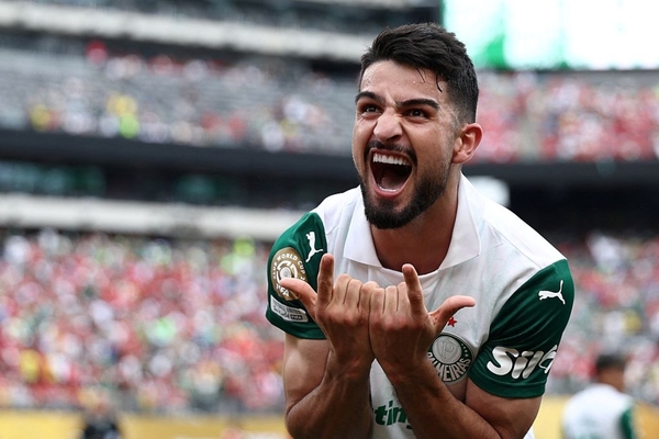 Con un forte inizio di secondo tempo, il Palmeiras supera l'Al Ahly e vince la sua prima p...